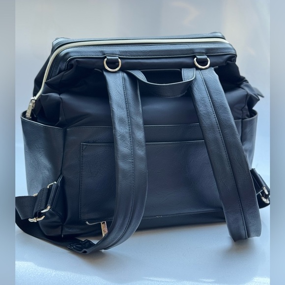 BÉIS The Backpack Diaper Bag – Black – Multi-Function Baby & Travel Backpack - Picture 10 of 16